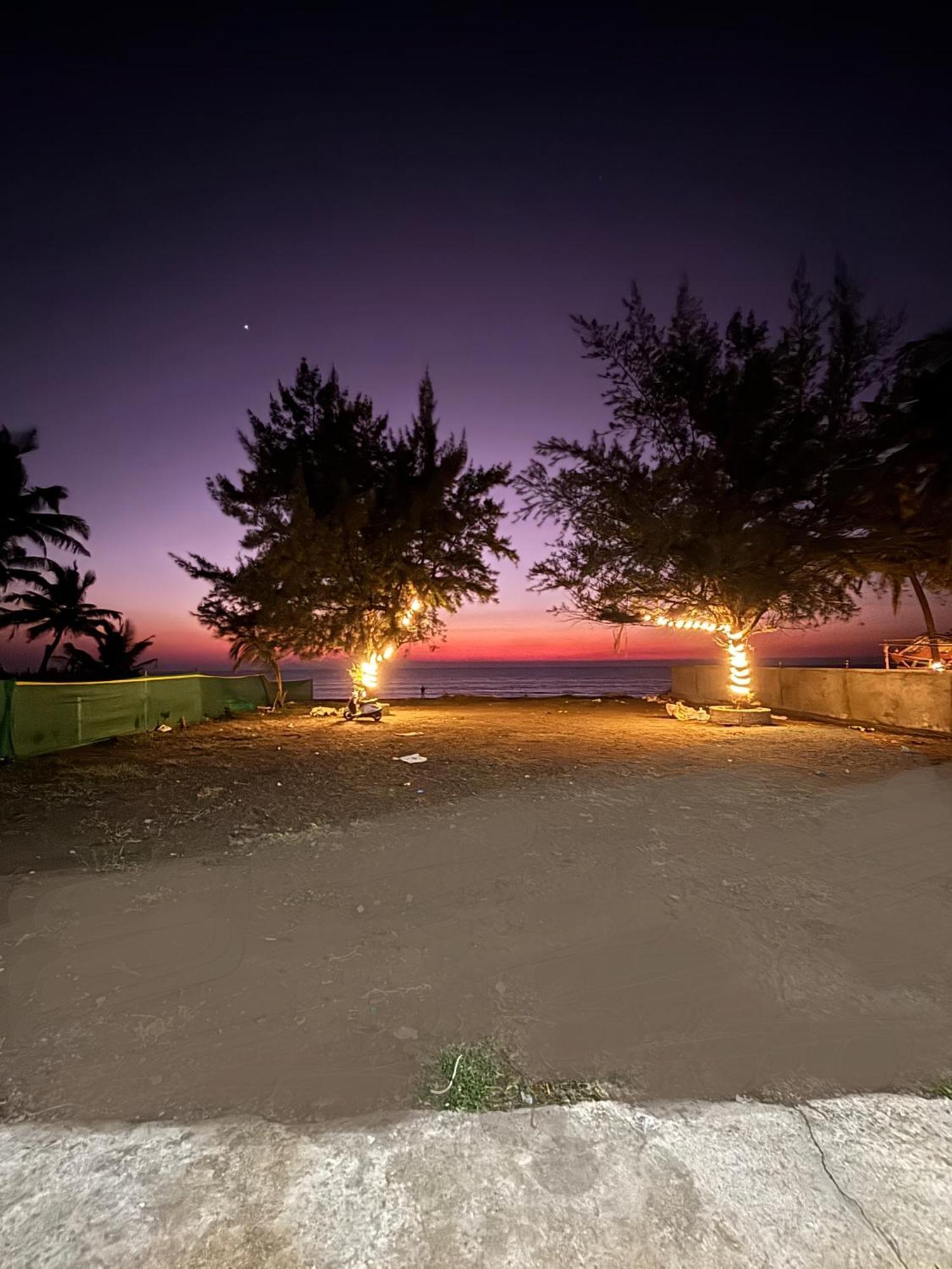 Sea Royal Rooms And Cafe Virār Exterior photo