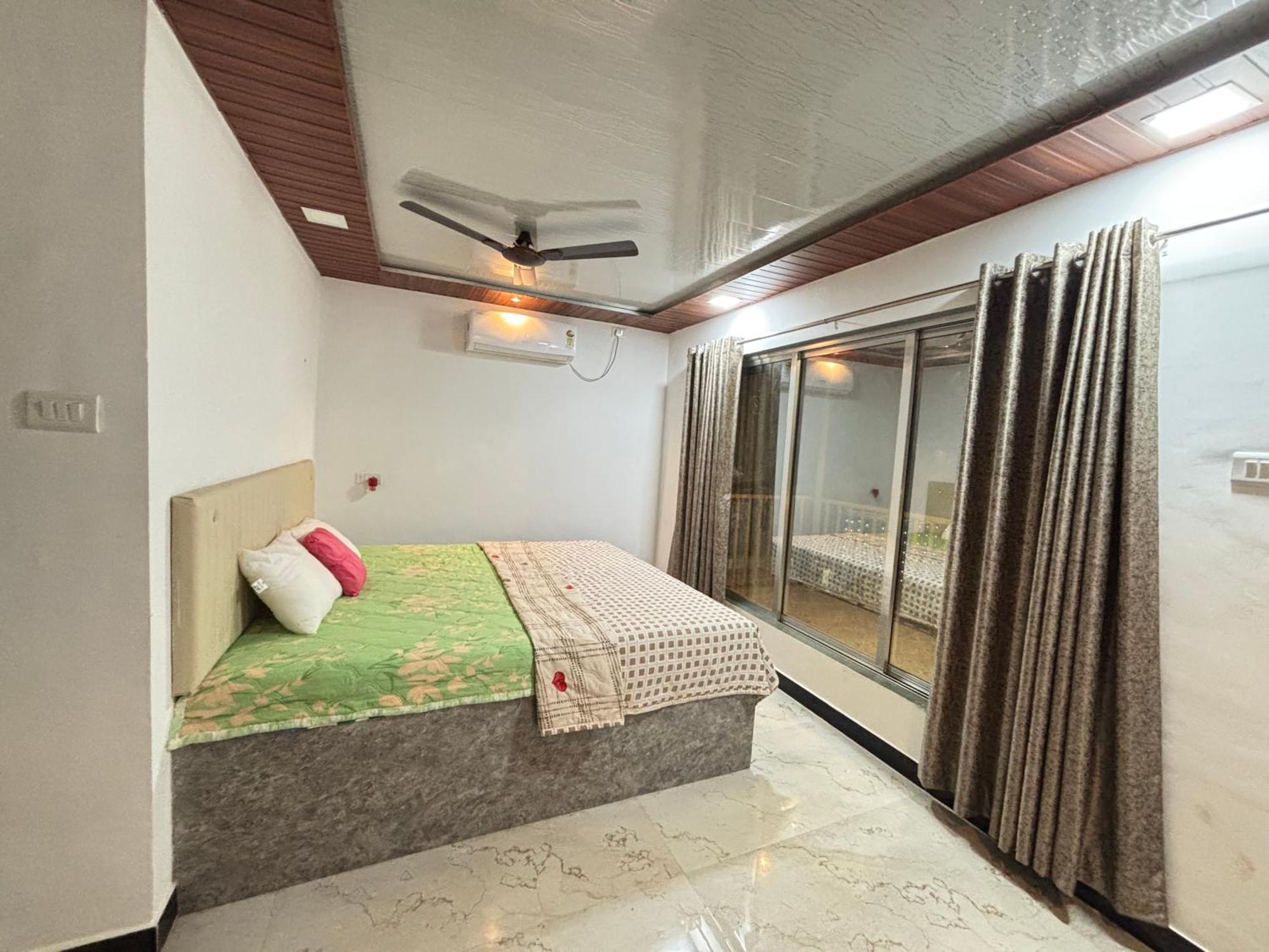 Sea Royal Rooms And Cafe Virār Exterior photo